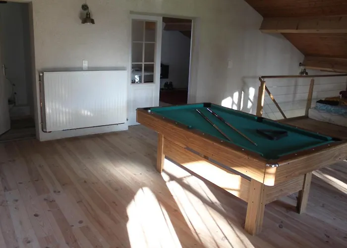 Villa Au Milieu Des Pins / Bord Du Lac