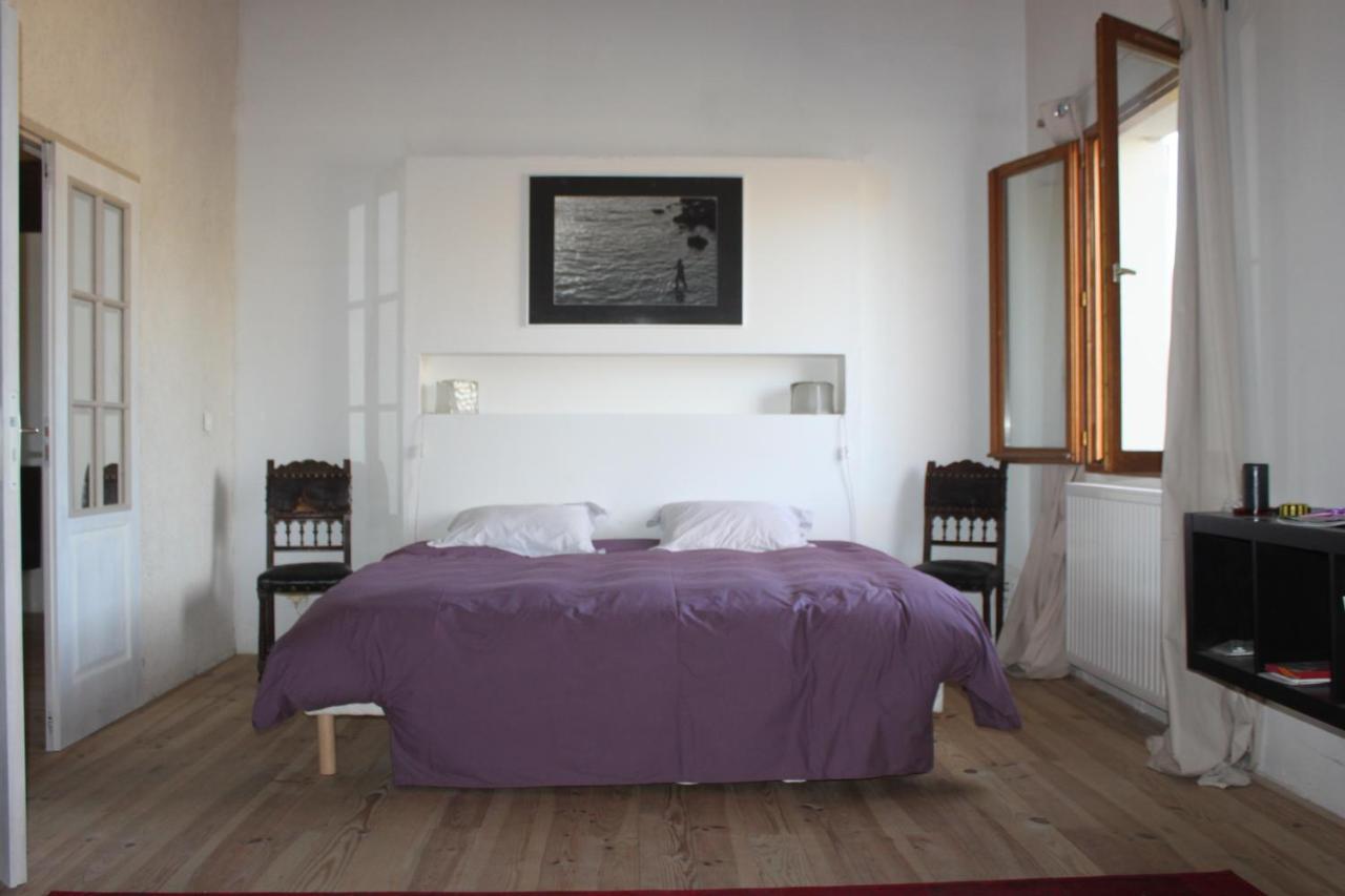 Villa Au Milieu Des Pins / Bord Du *